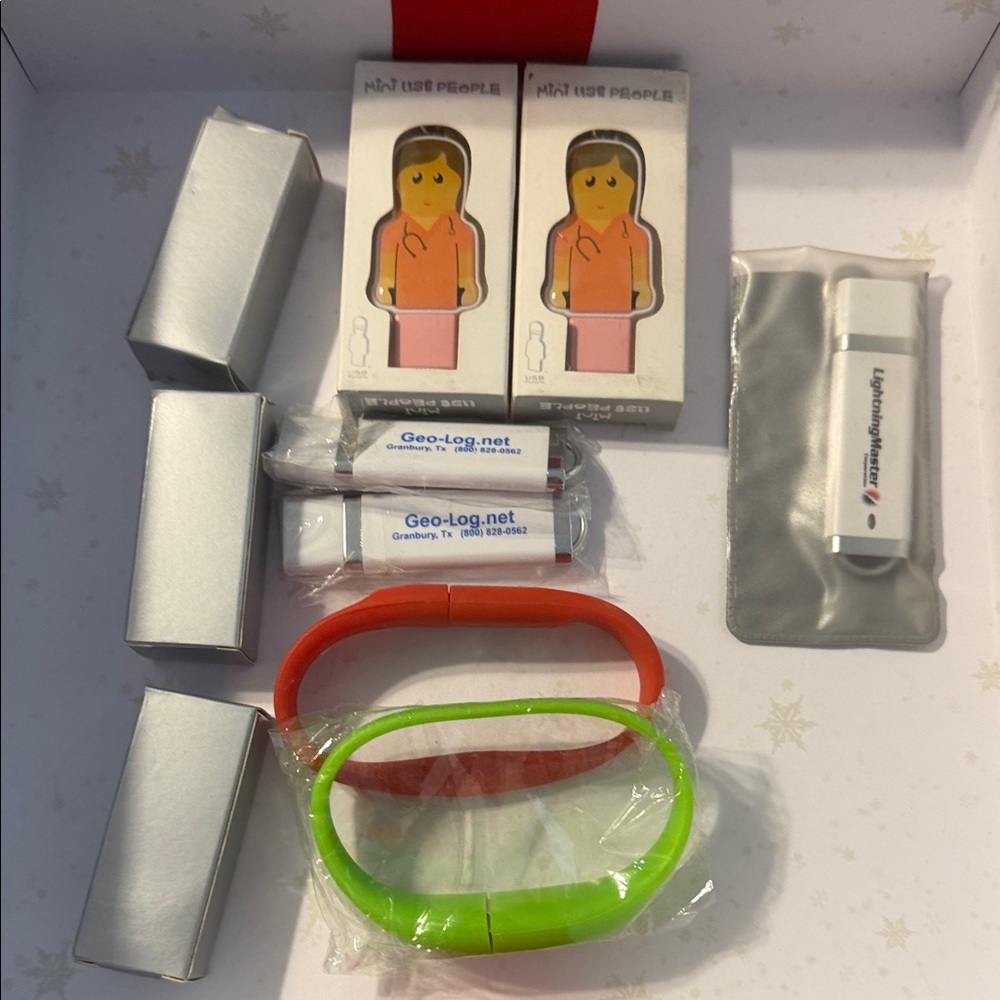 USB FLASH DRIVES